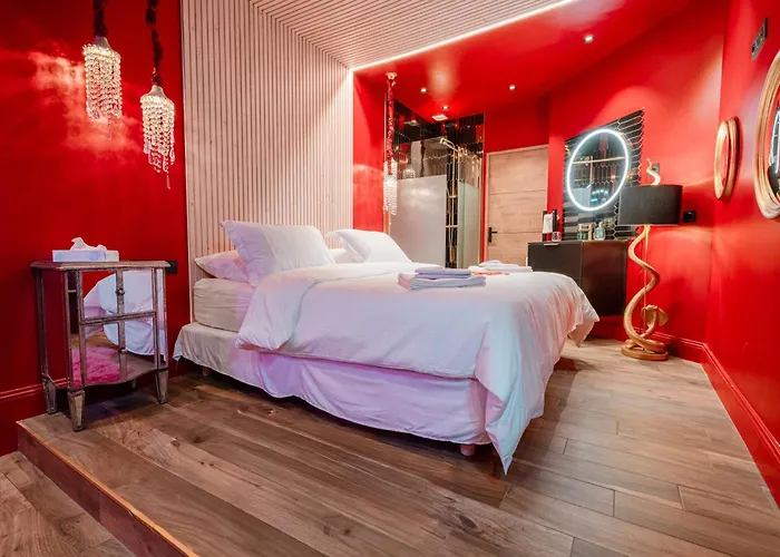 Suite Jacuzzi & Sauna Privatifs - Paris - Or Norme By Le Douze Timebasishotel *